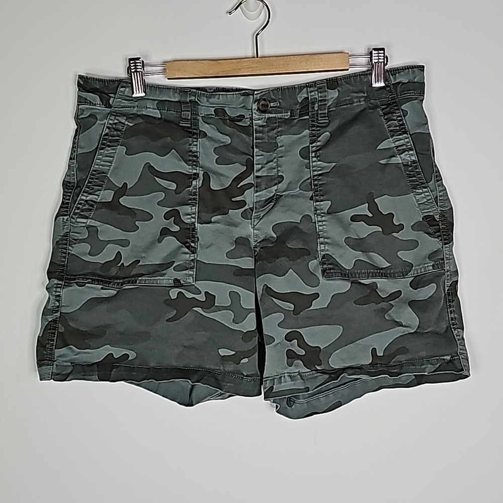 Gap size 14 girlfriend khaki shorts